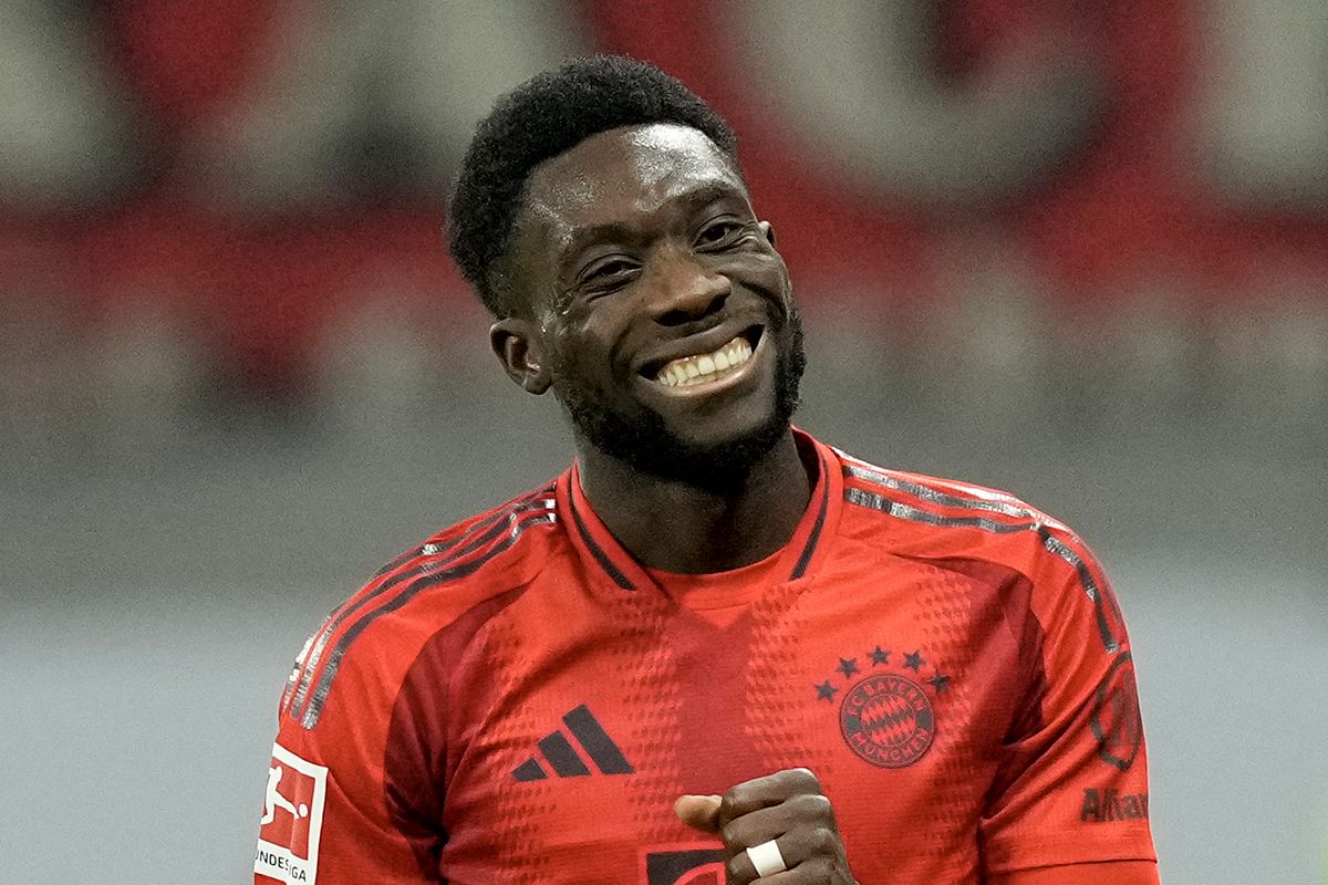 Alphonso Davies tears ACL