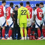 Arteta with Arsenal players