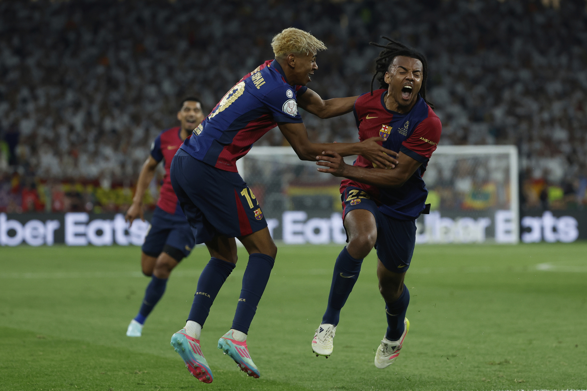 Barcelona win Copa del Rey 3-2 against Real Madrid