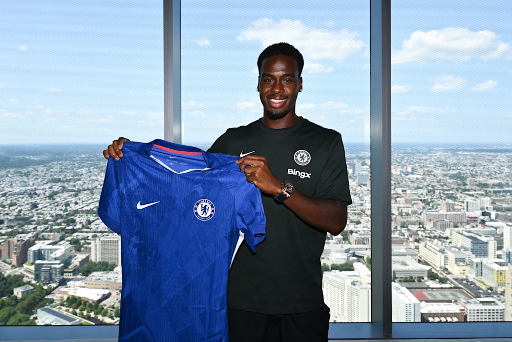Gittens signs for Chelsea from Dormund