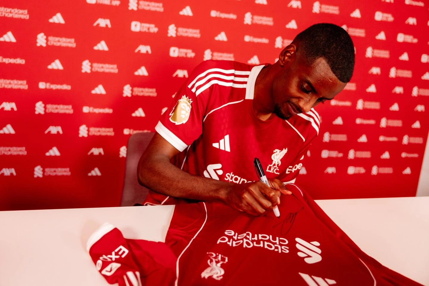 Liverpool sign Alexander isak from Newcastle United