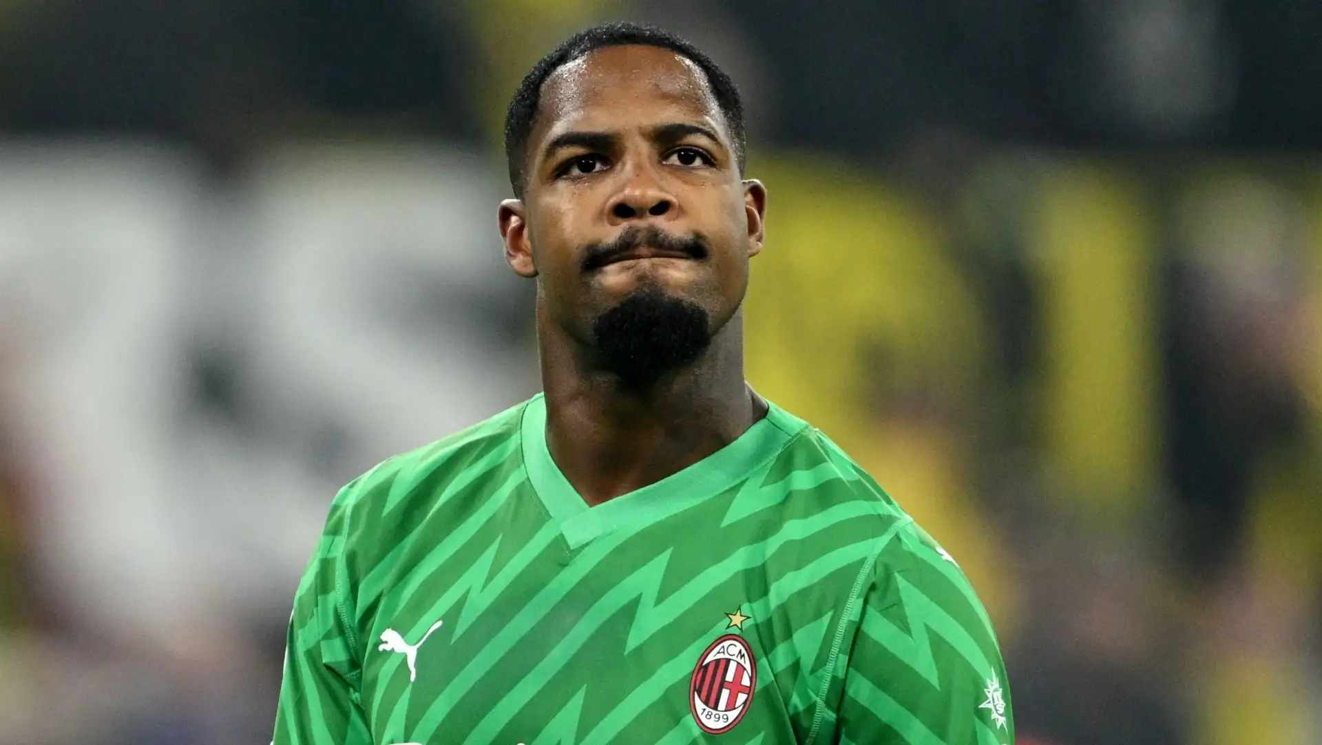 Mike Maignan to hold contract talks with AC Milan