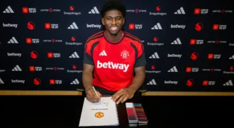 Carlos Baleba signs a five-year contract at Man United