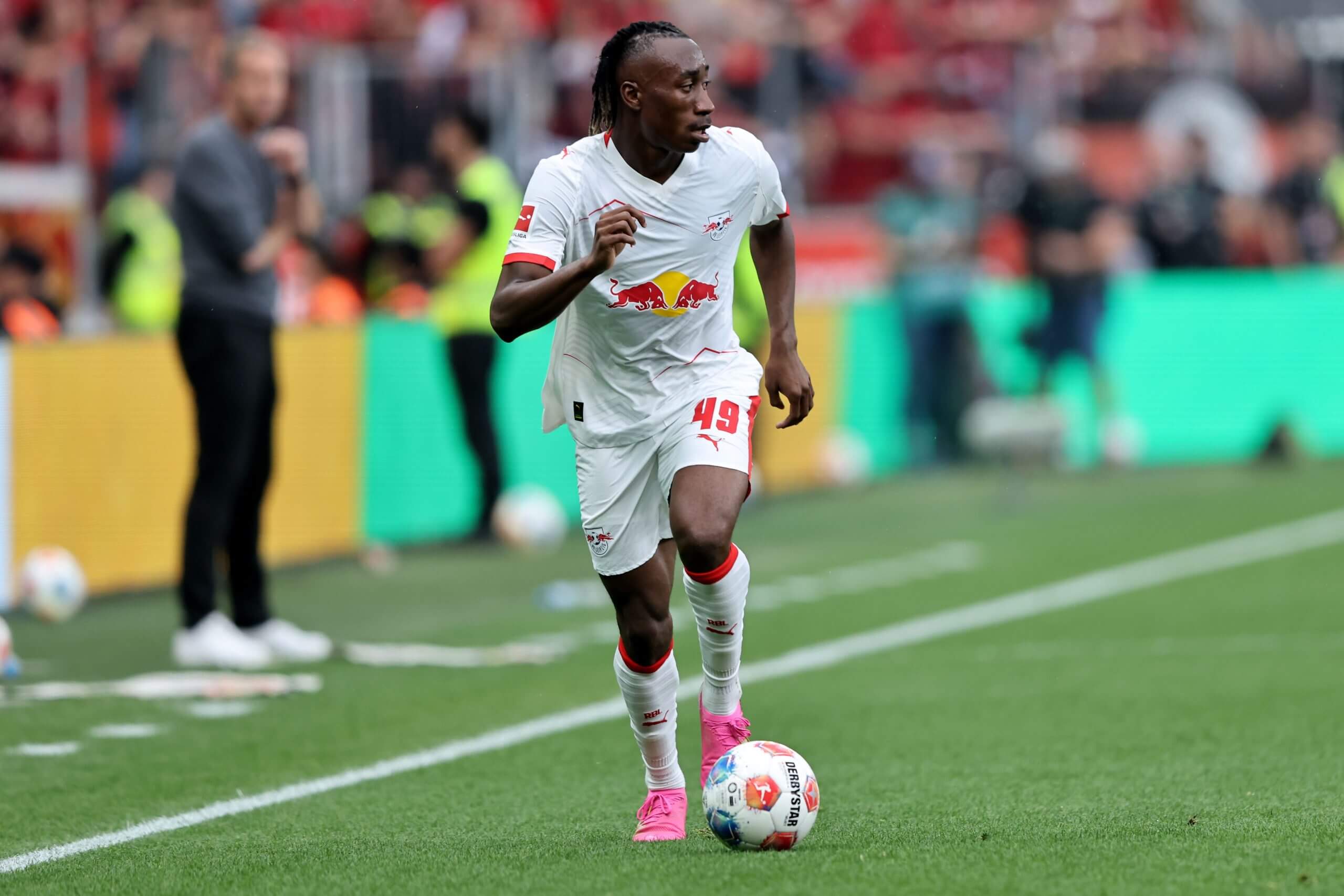 Yan Diamonde signs a six-year deal at Real Madrid