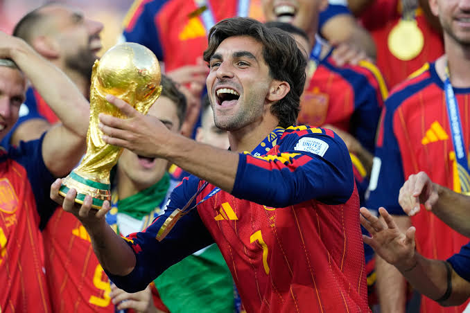 Ferran Torres celebrates winning the World Cup with Spain