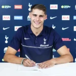 Micky Van de Ven signs new five year deal at Spurs