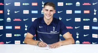 Micky Van de Ven signs new five year deal at Spurs