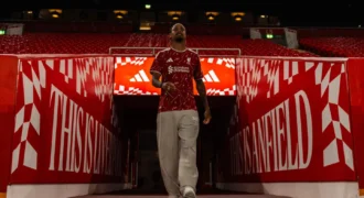 Bradley Barcola signs for Liverpool