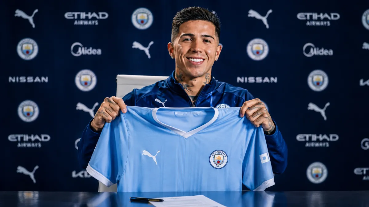 Enzo Fernandez signs for Man City