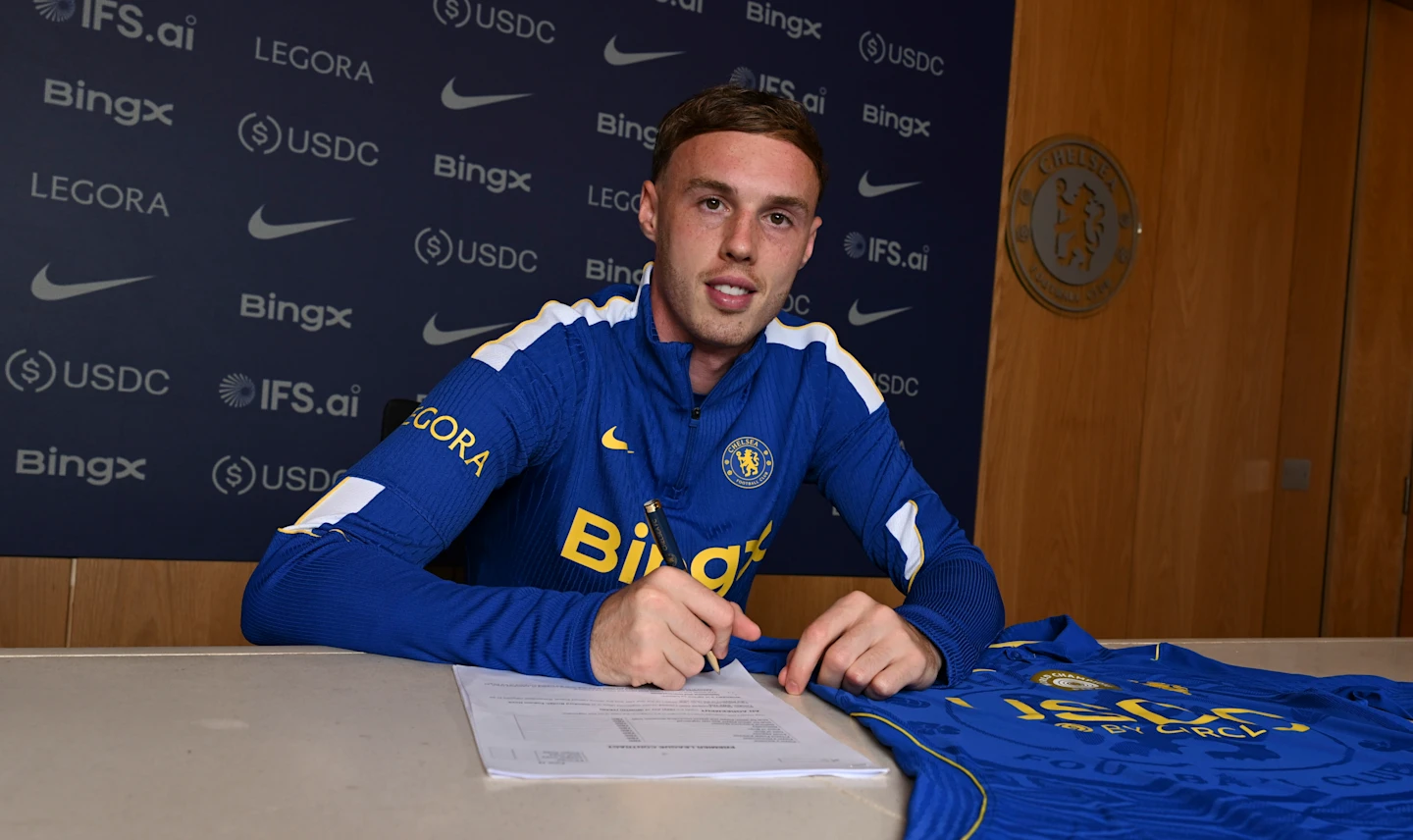 Cole Palmer signs contract extension
